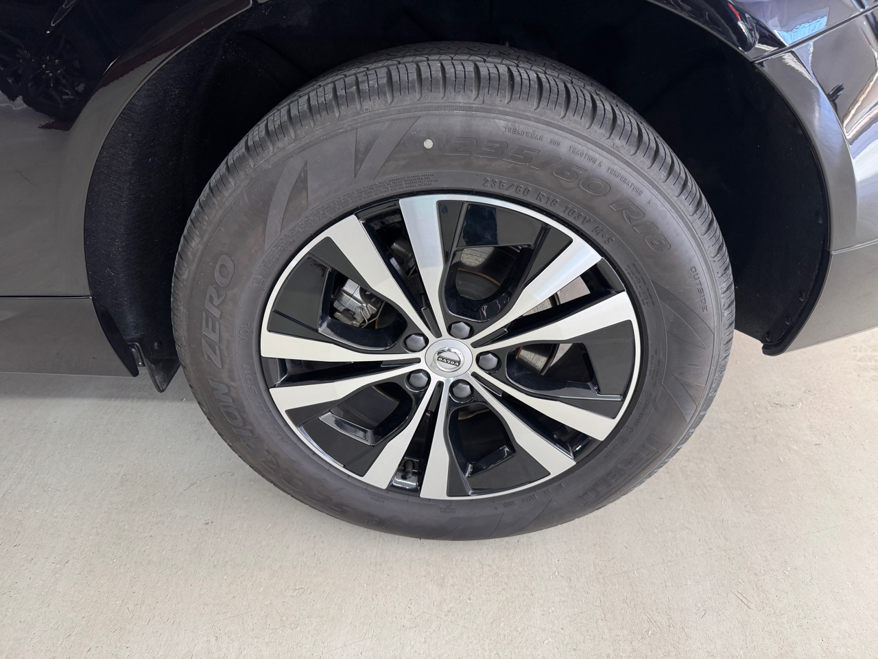 Volvo XC60 B5 Core AWD 2025