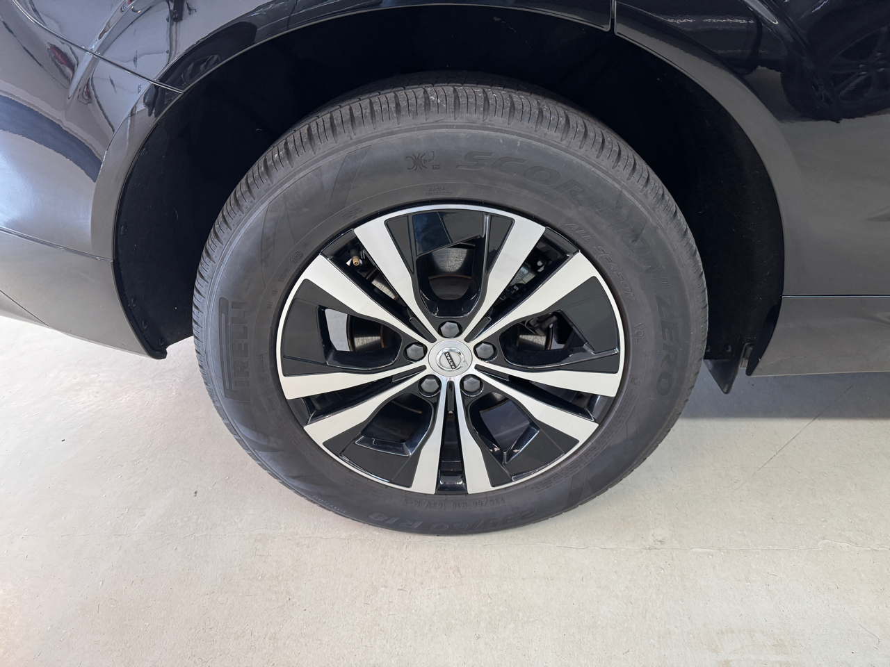 Volvo XC60 B5 Core AWD 2025