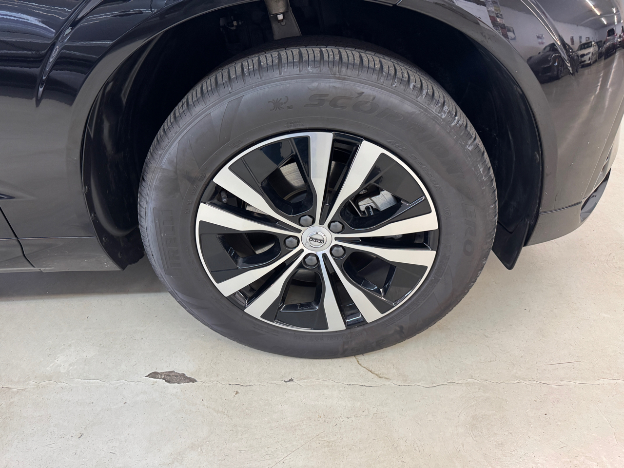 Volvo XC60 B5 Core AWD 2025