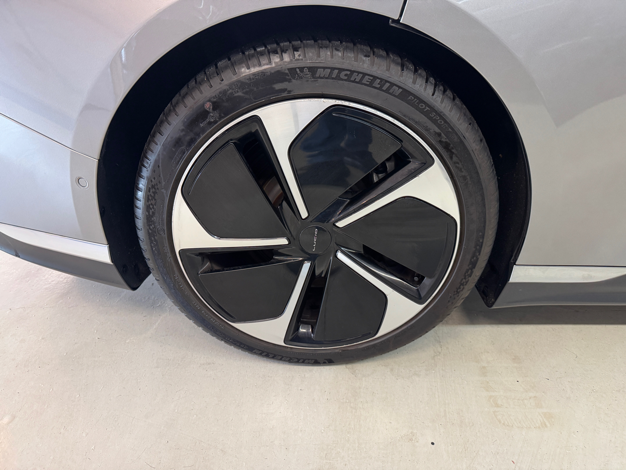 Lucid Air Touring 2023