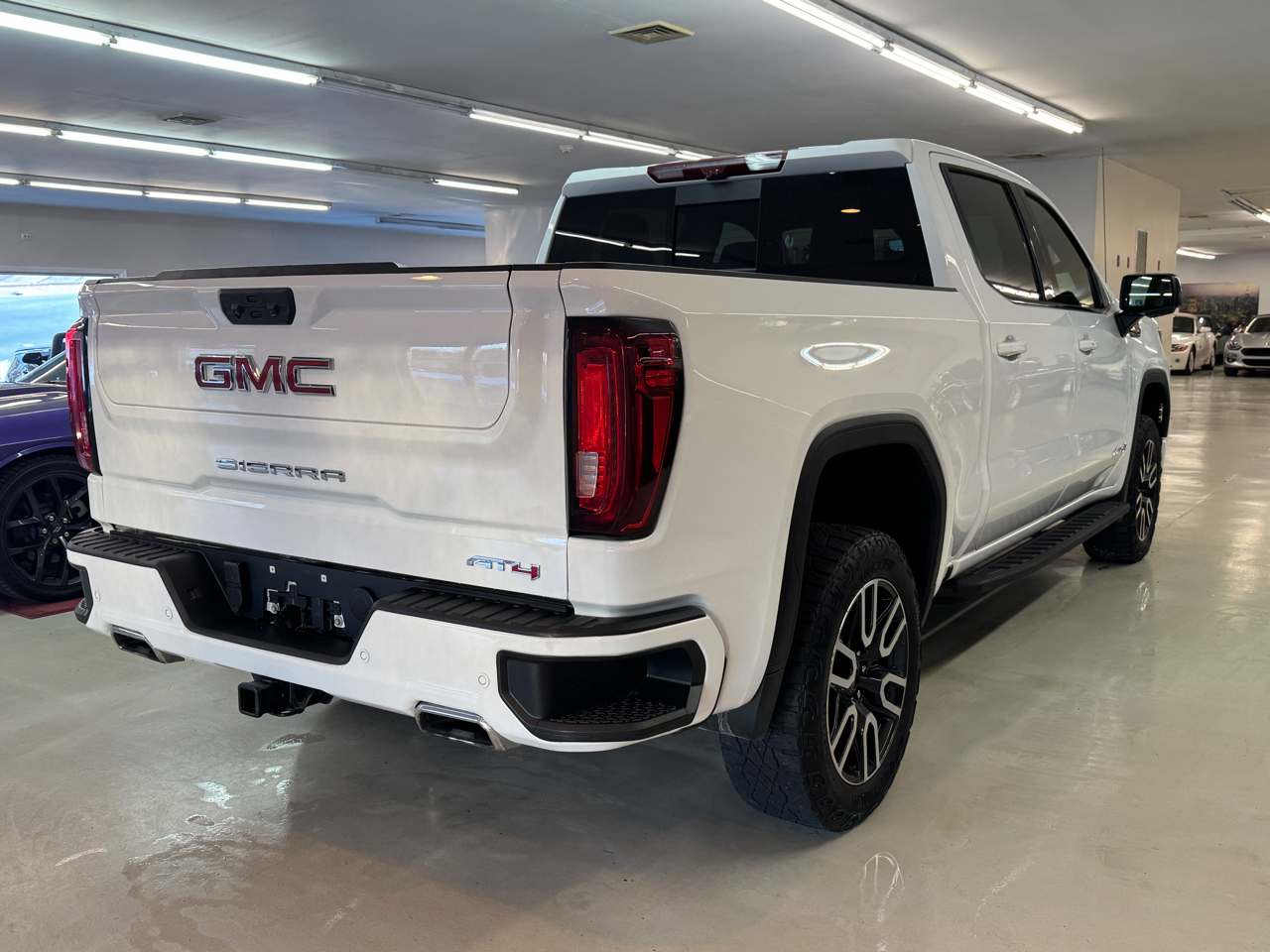 GMC Sierra 1500 AT4 Crew Cab 4WD 2024