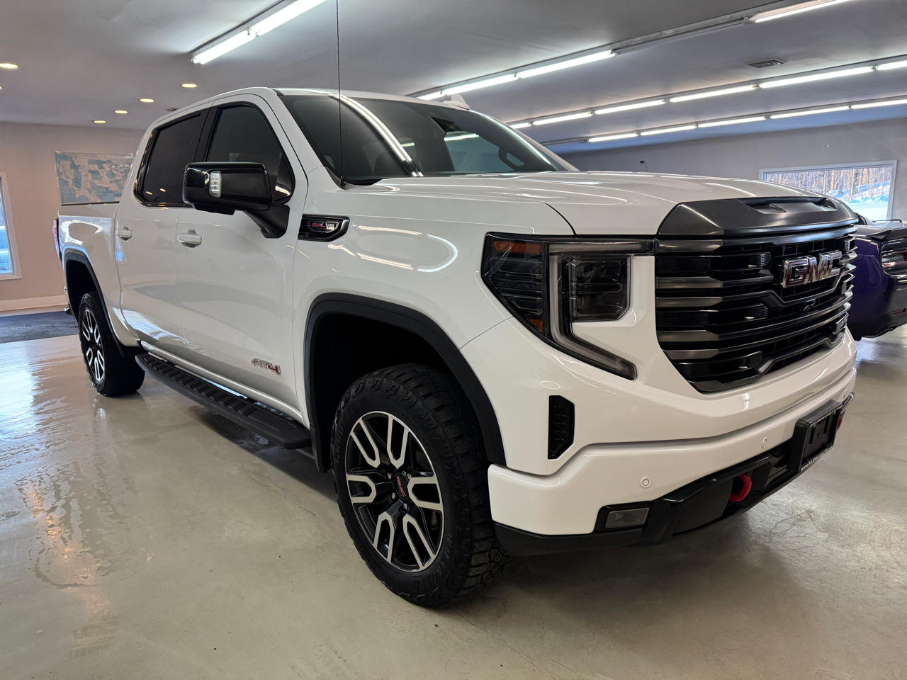 GMC Sierra 1500 AT4 Crew Cab 4WD 2024
