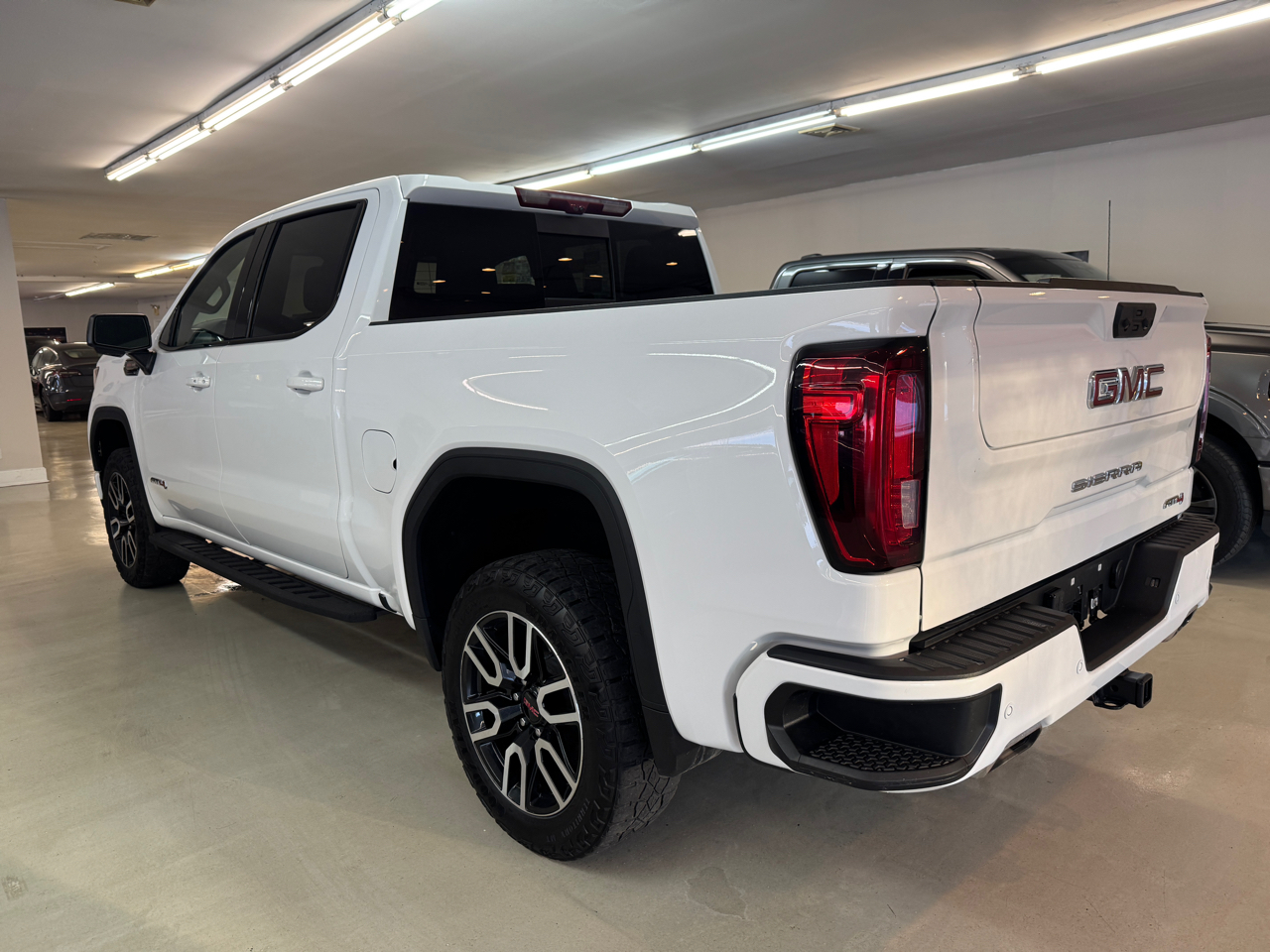 GMC Sierra 1500 AT4 Crew Cab 4WD 2024