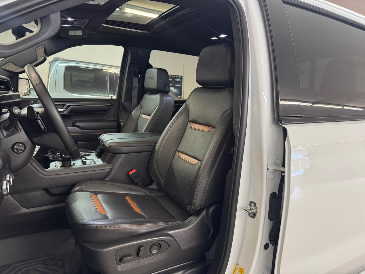 GMC Sierra 1500 AT4 Crew Cab 4WD 2024