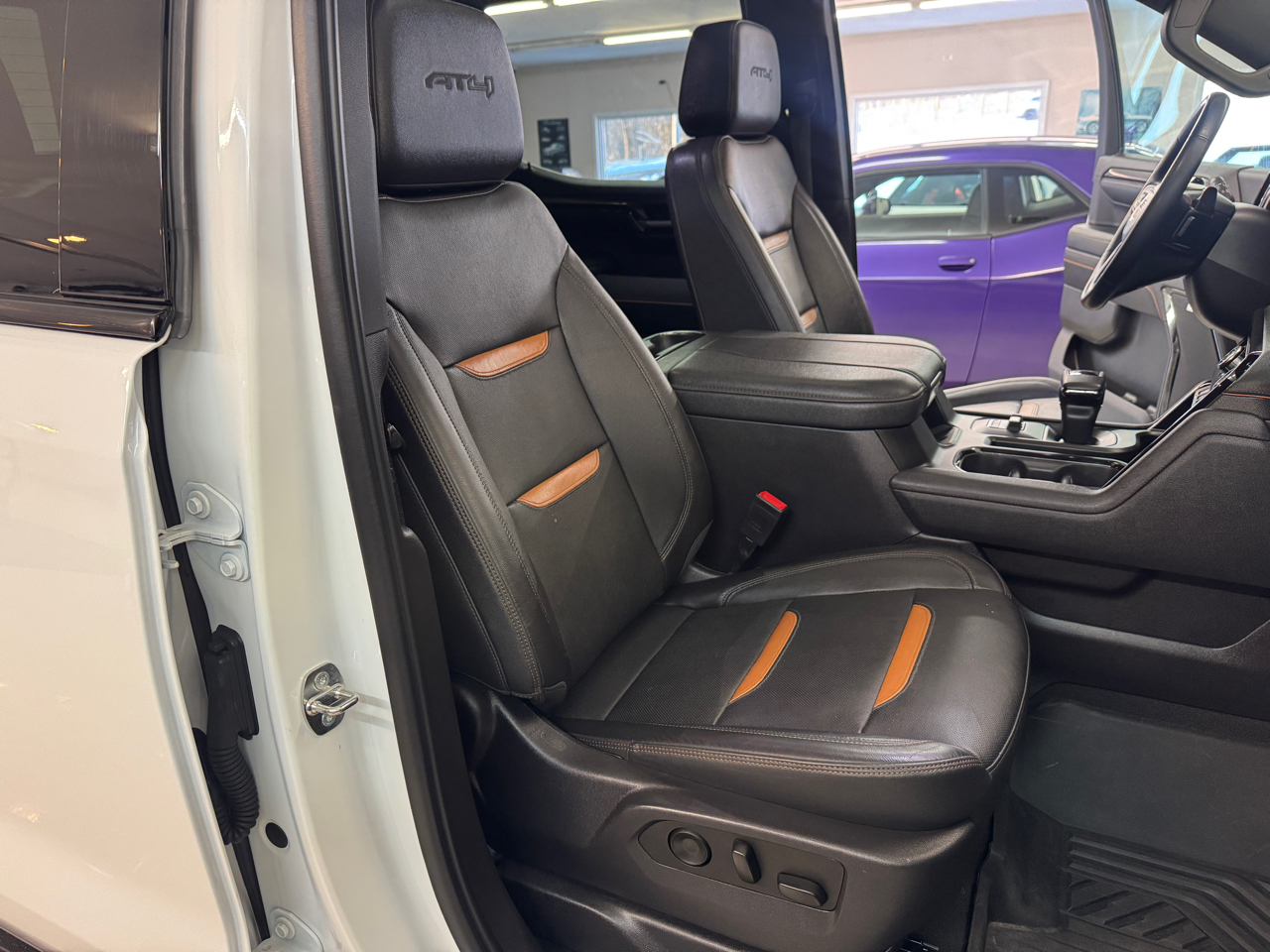 GMC Sierra 1500 AT4 Crew Cab 4WD 2024