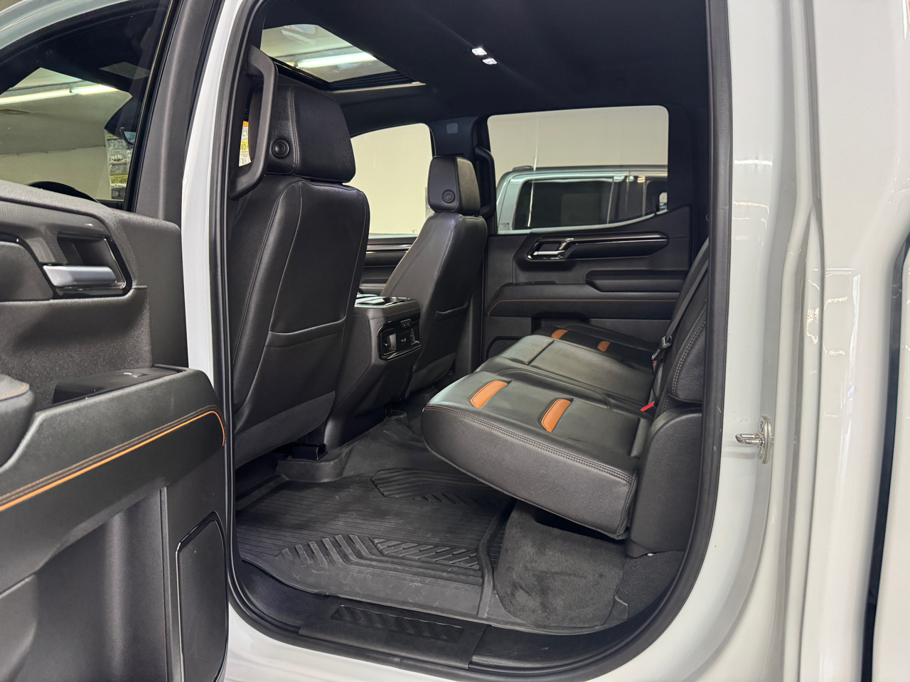 GMC Sierra 1500 AT4 Crew Cab 4WD 2024