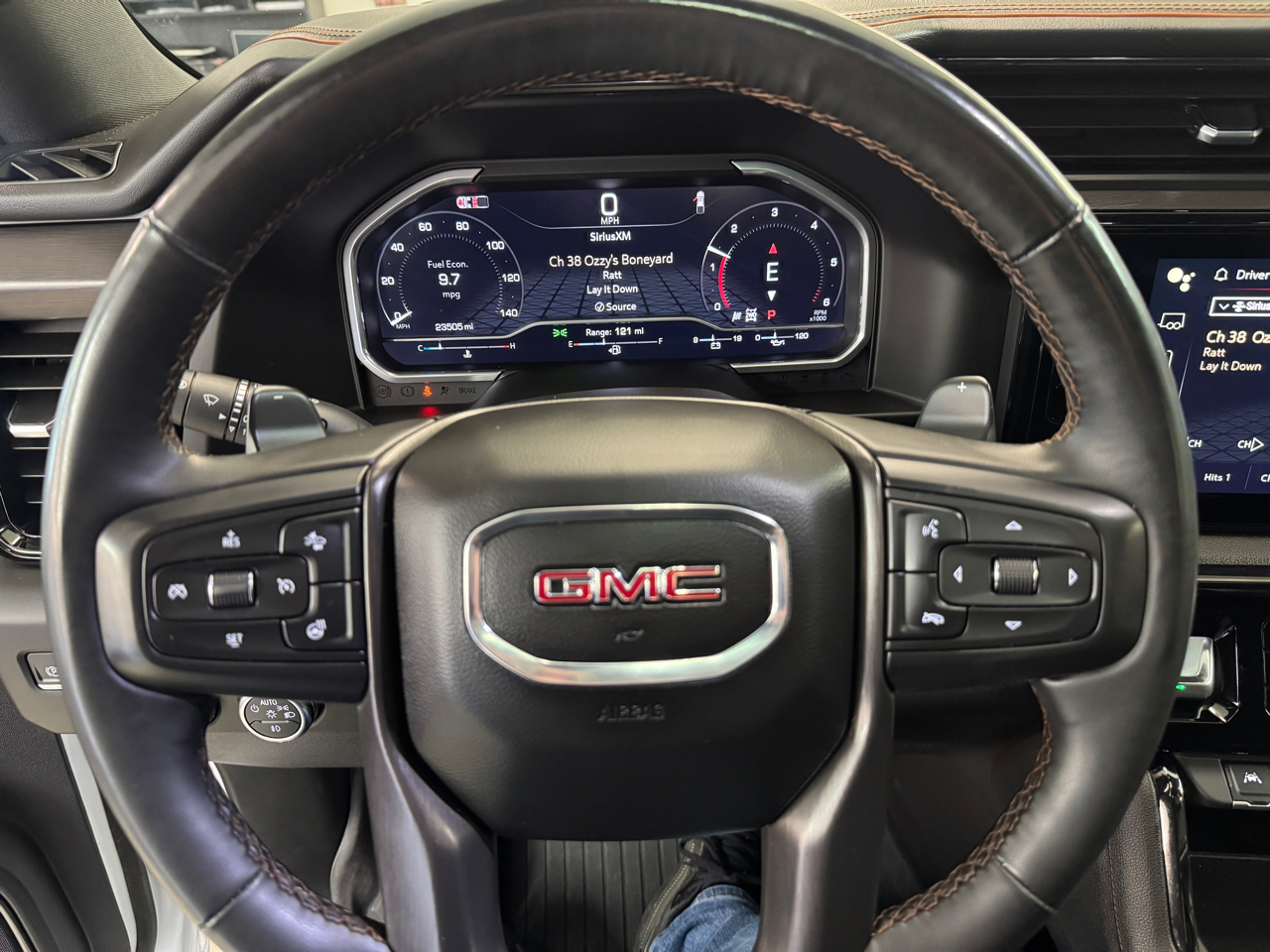 GMC Sierra 1500 AT4 Crew Cab 4WD 2024