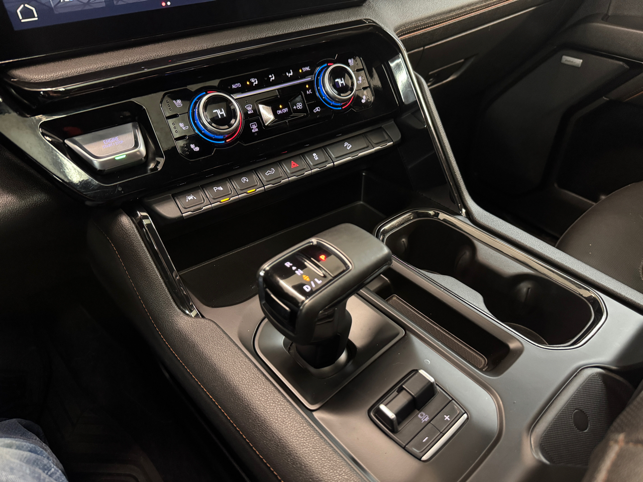 GMC Sierra 1500 AT4 Crew Cab 4WD 2024