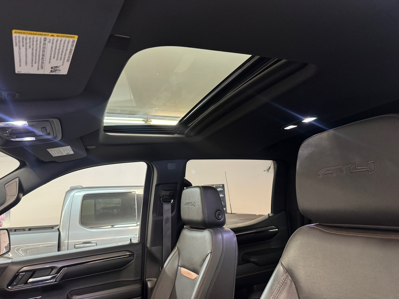 GMC Sierra 1500 AT4 Crew Cab 4WD 2024