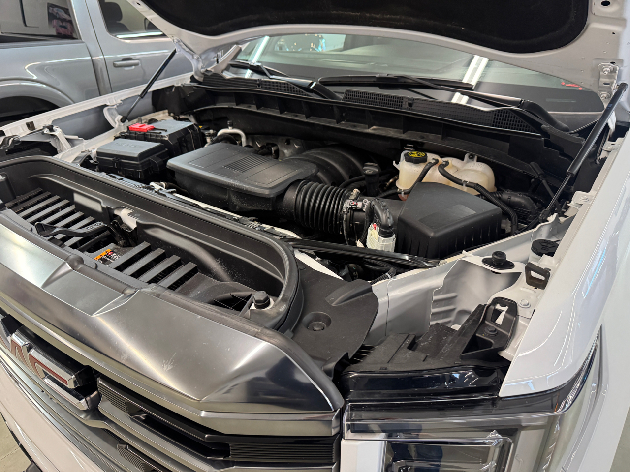 GMC Sierra 1500 AT4 Crew Cab 4WD 2024