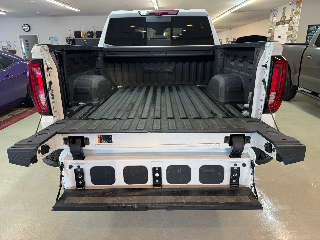 GMC Sierra 1500 AT4 Crew Cab 4WD 2024