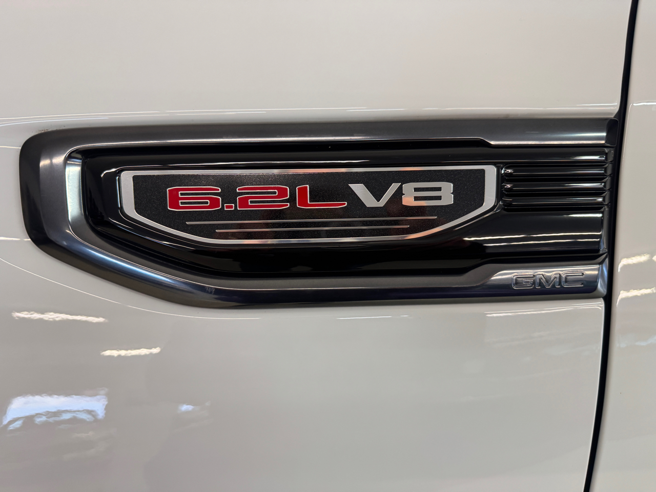 GMC Sierra 1500 AT4 Crew Cab 4WD 2024