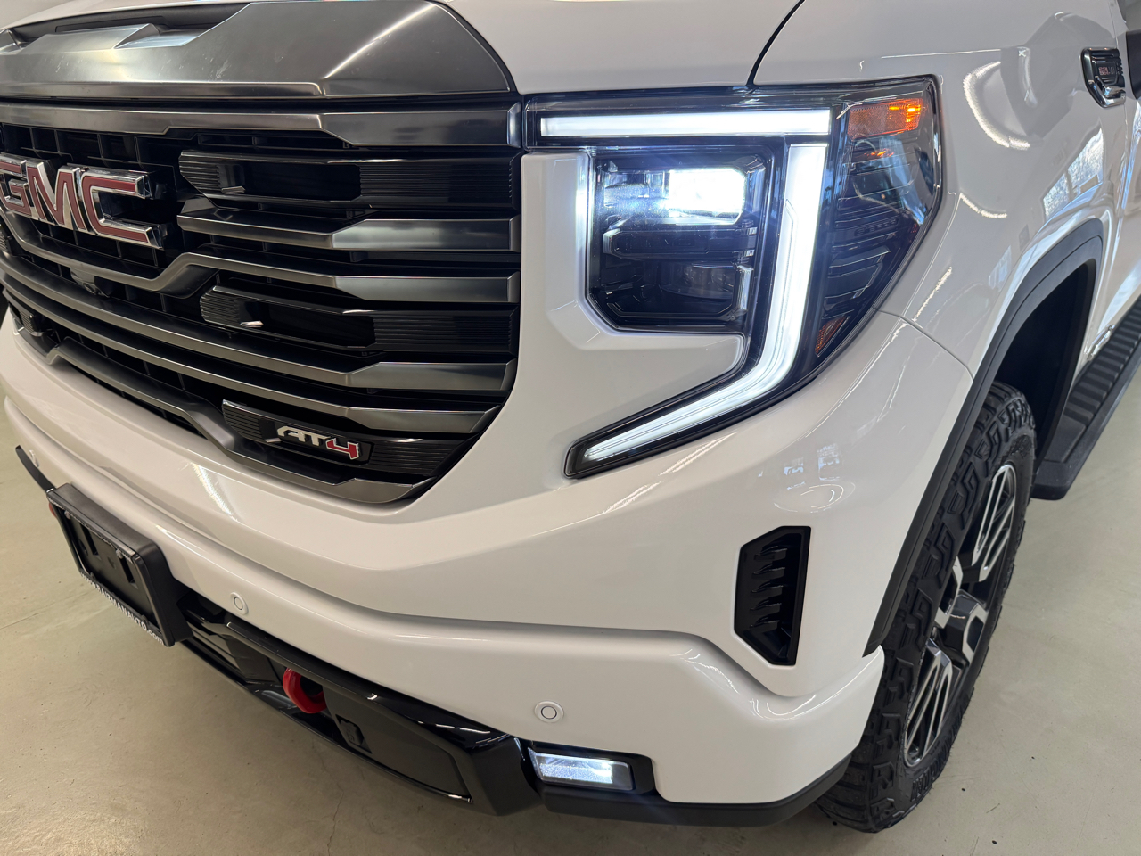 GMC Sierra 1500 AT4 Crew Cab 4WD 2024