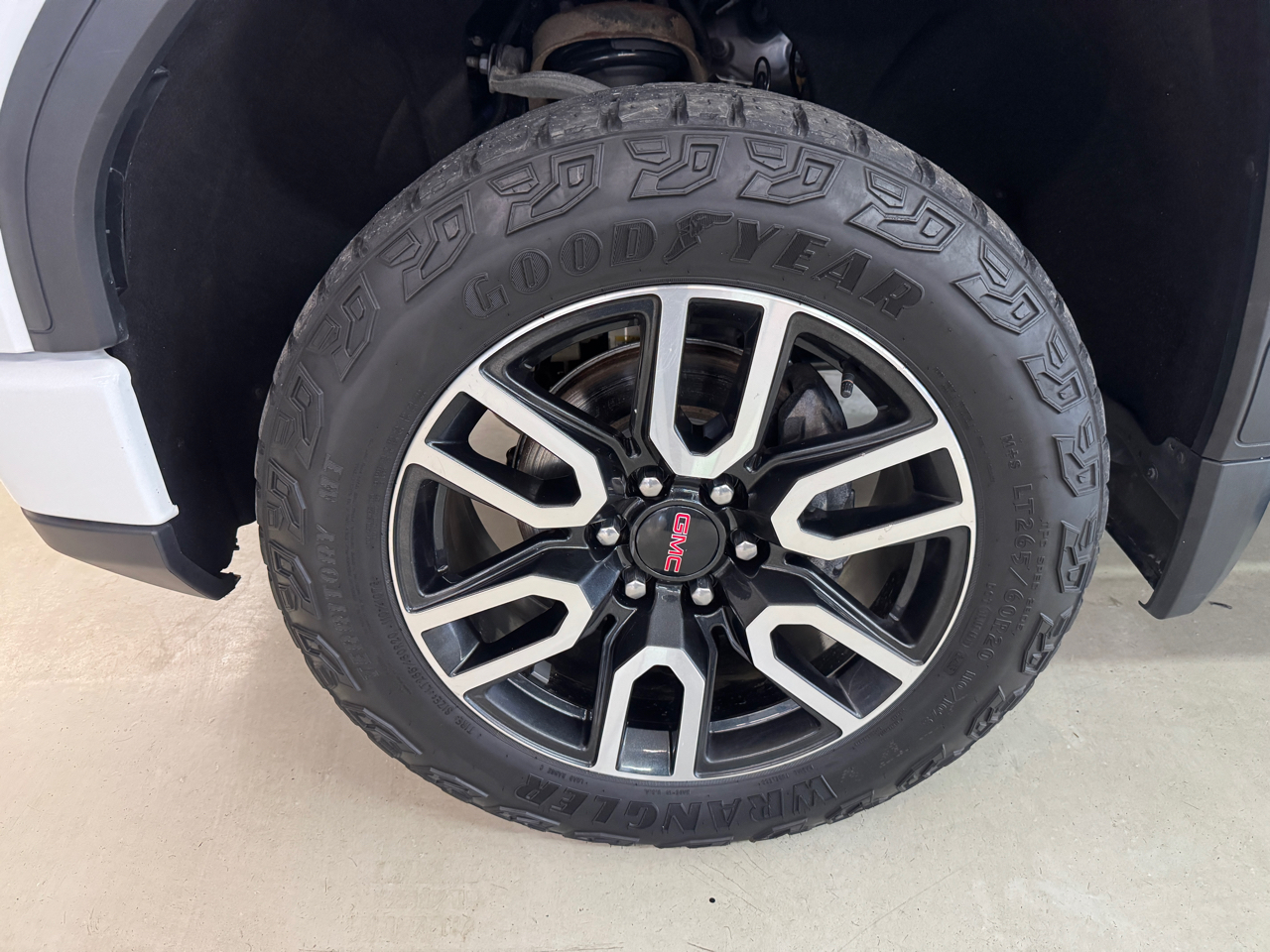 GMC Sierra 1500 AT4 Crew Cab 4WD 2024