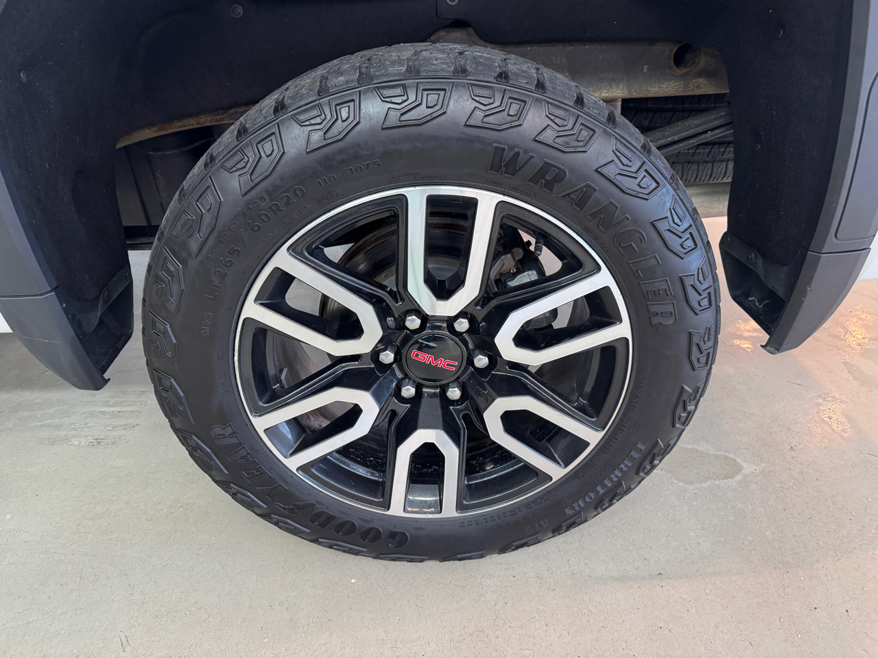 GMC Sierra 1500 AT4 Crew Cab 4WD 2024