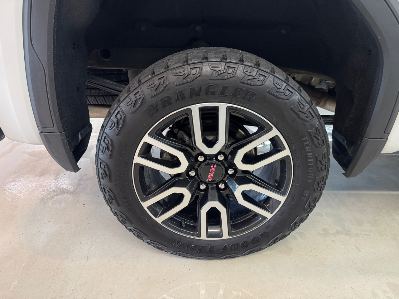 GMC Sierra 1500 AT4 Crew Cab 4WD 2024