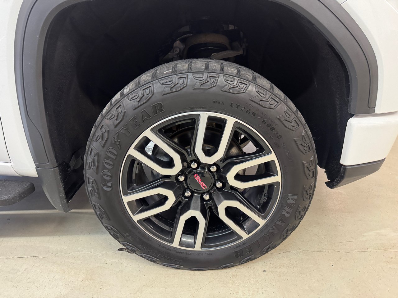 GMC Sierra 1500 AT4 Crew Cab 4WD 2024