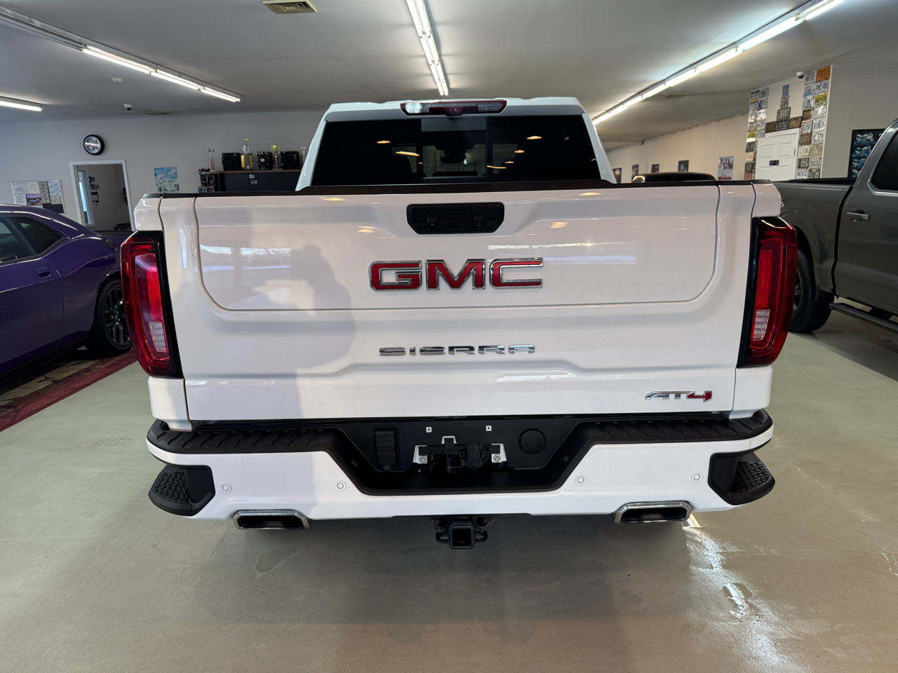 GMC Sierra 1500 AT4 Crew Cab 4WD 2024