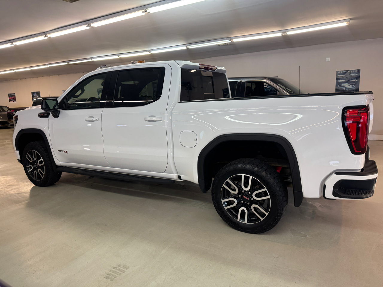 GMC Sierra 1500 AT4 Crew Cab 4WD 2024