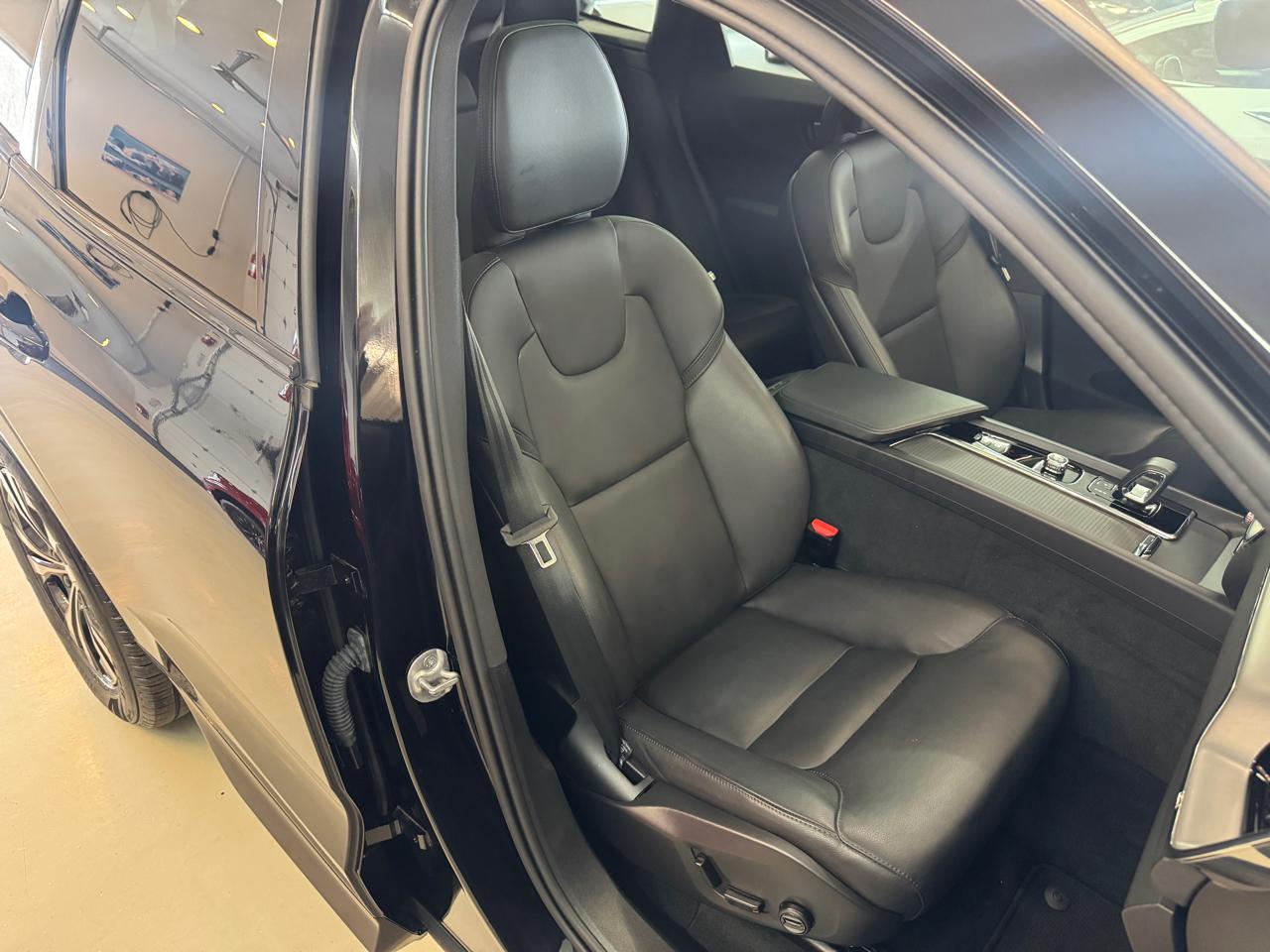 Volvo XC60 B5 Core AWD 2025