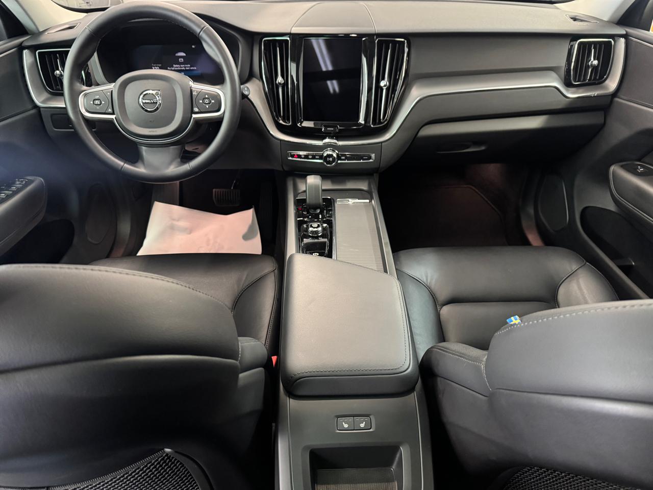 Volvo XC60 B5 Core AWD 2025