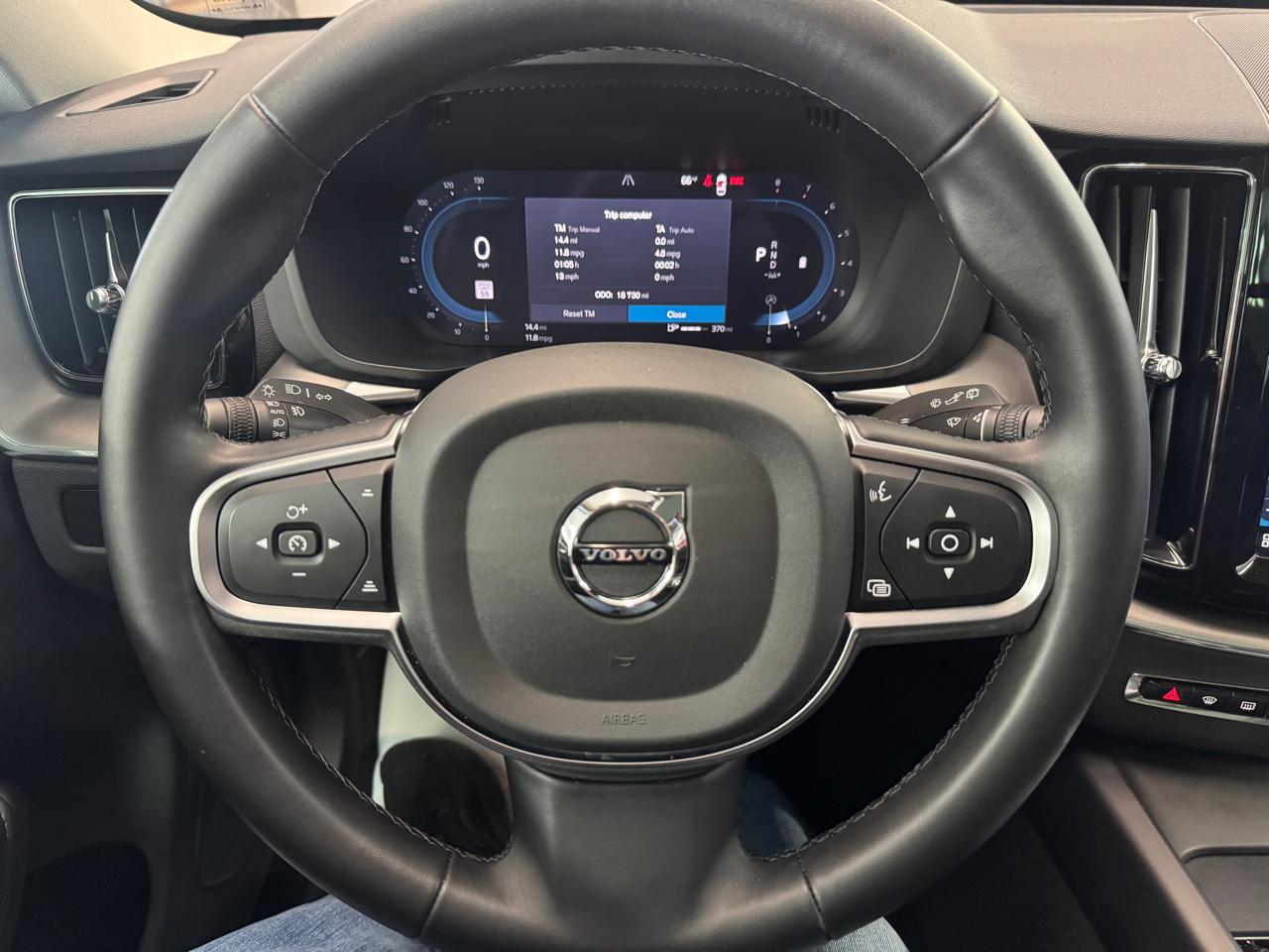 Volvo XC60 B5 Core AWD 2025