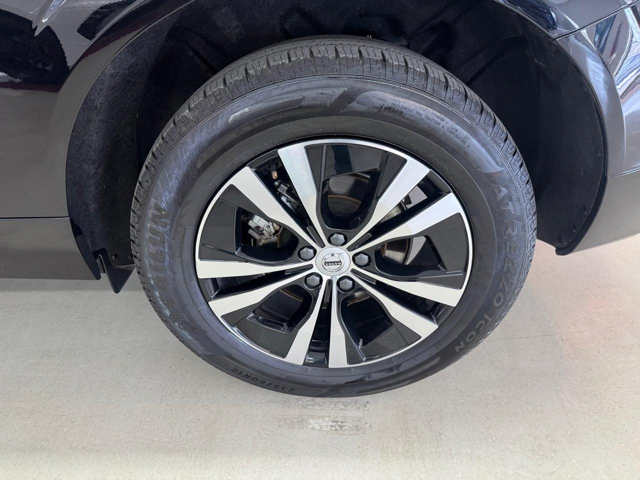 Volvo XC60 B5 Core AWD 2025