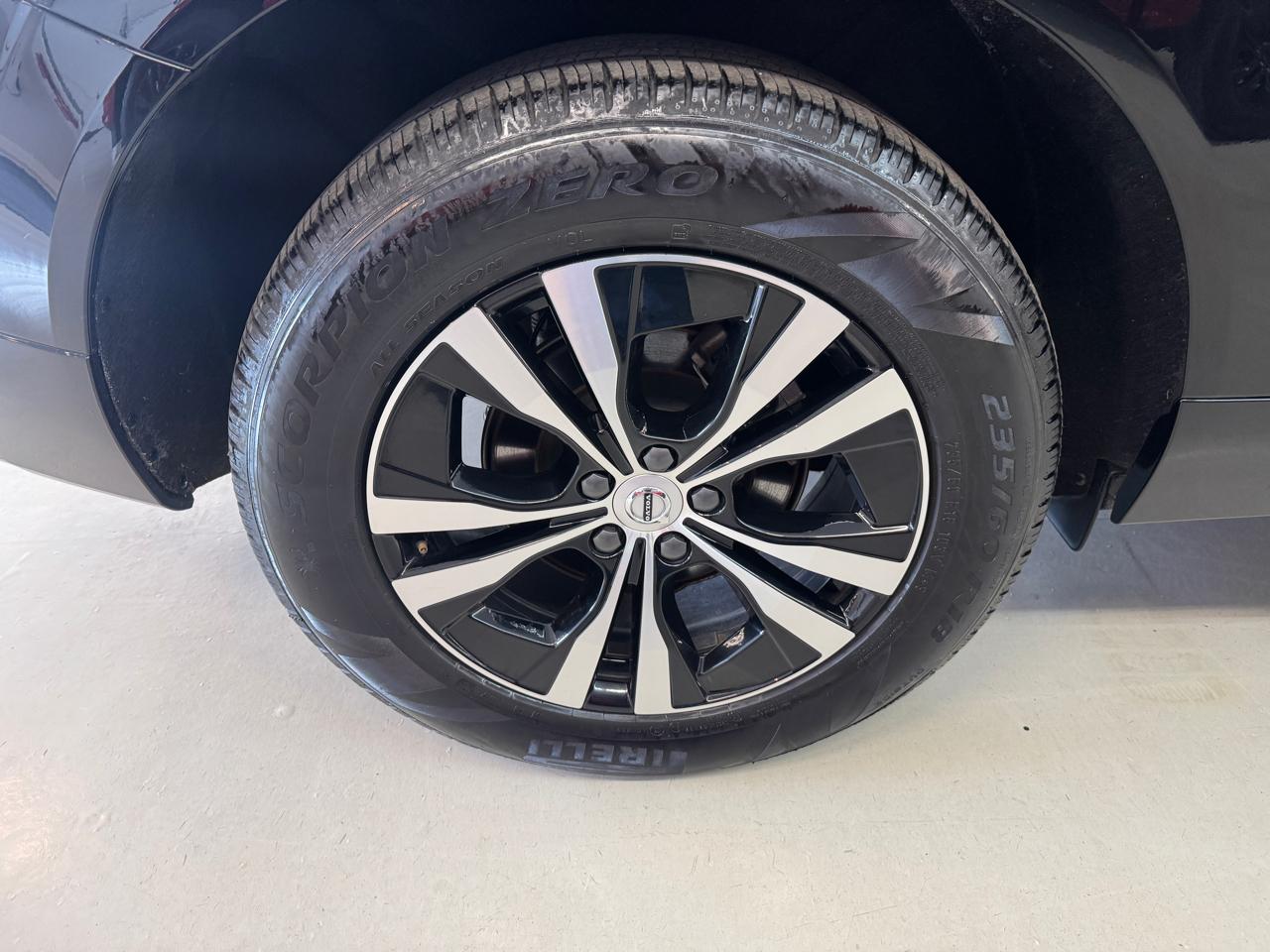 Volvo XC60 B5 Core AWD 2025