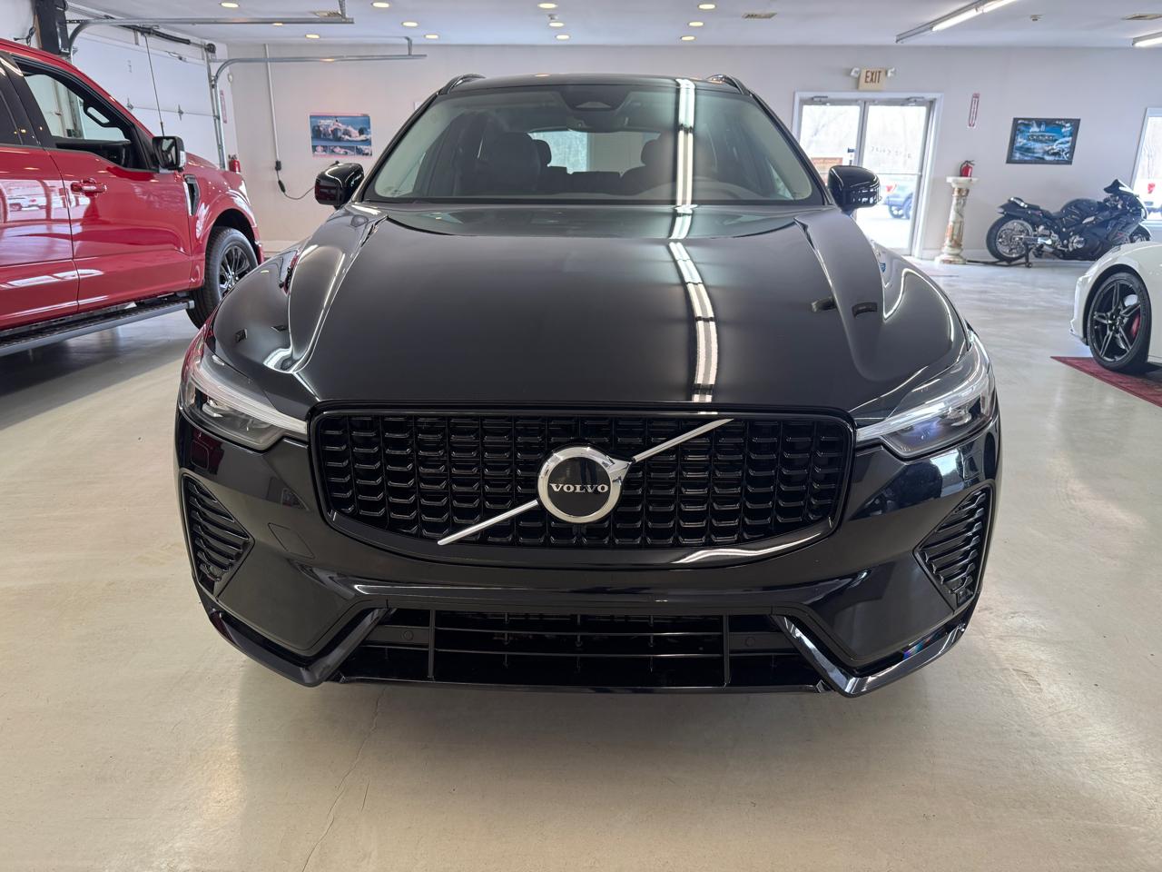 Volvo XC60 B5 Core AWD 2025