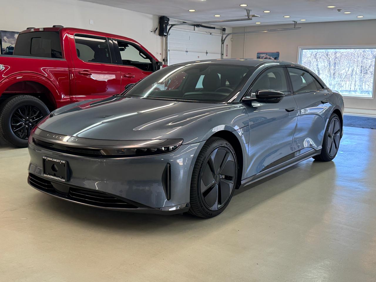 Lucid Air Pure 2024