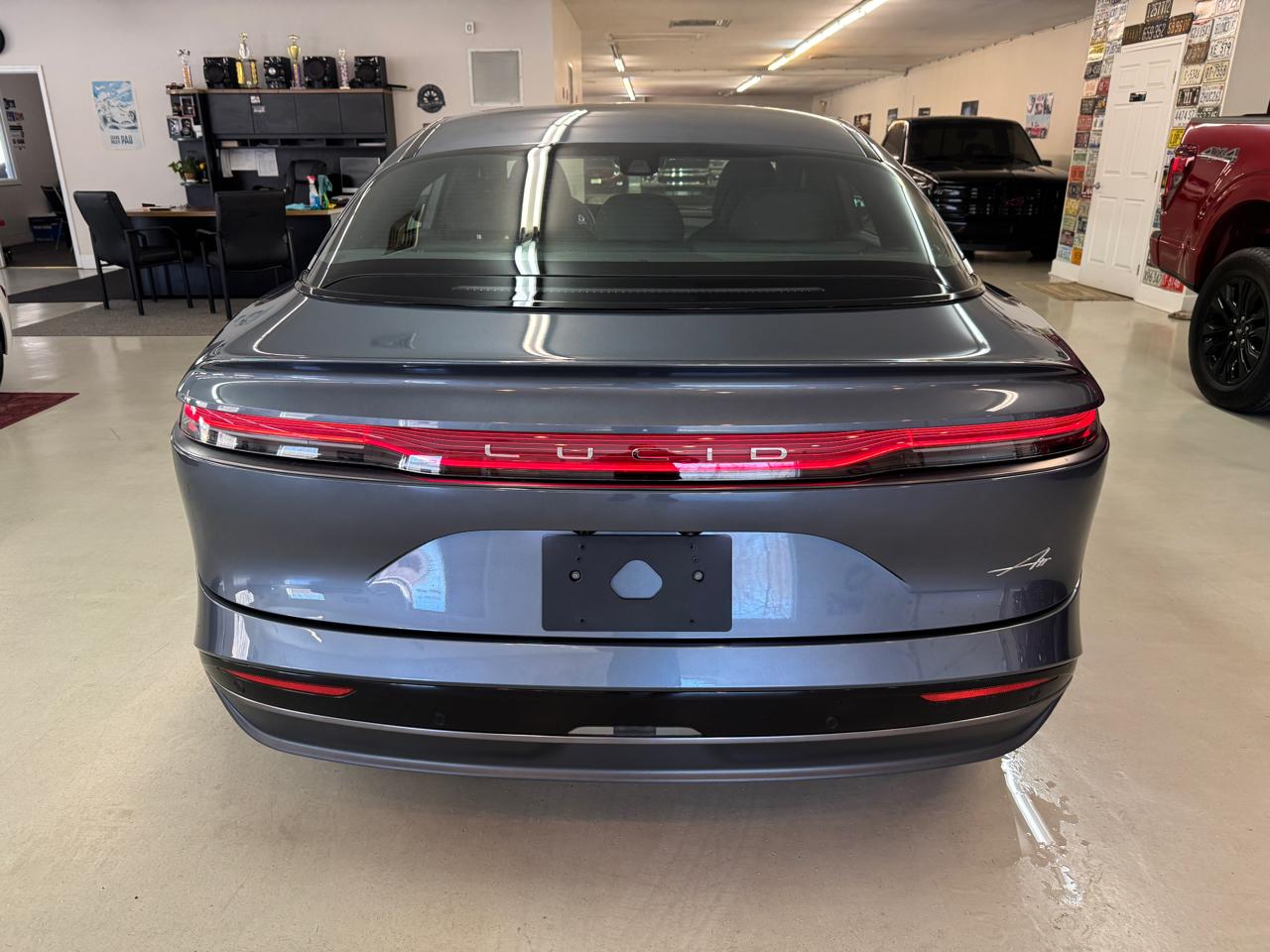 Lucid Air Pure 2024