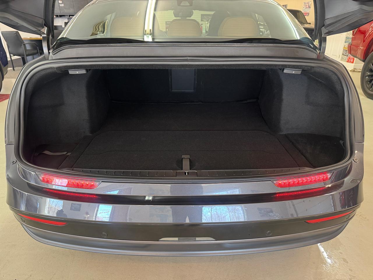 Lucid Air Touring 2024