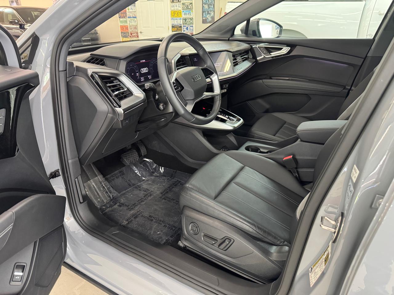 Audi Q4 e-tron  2024