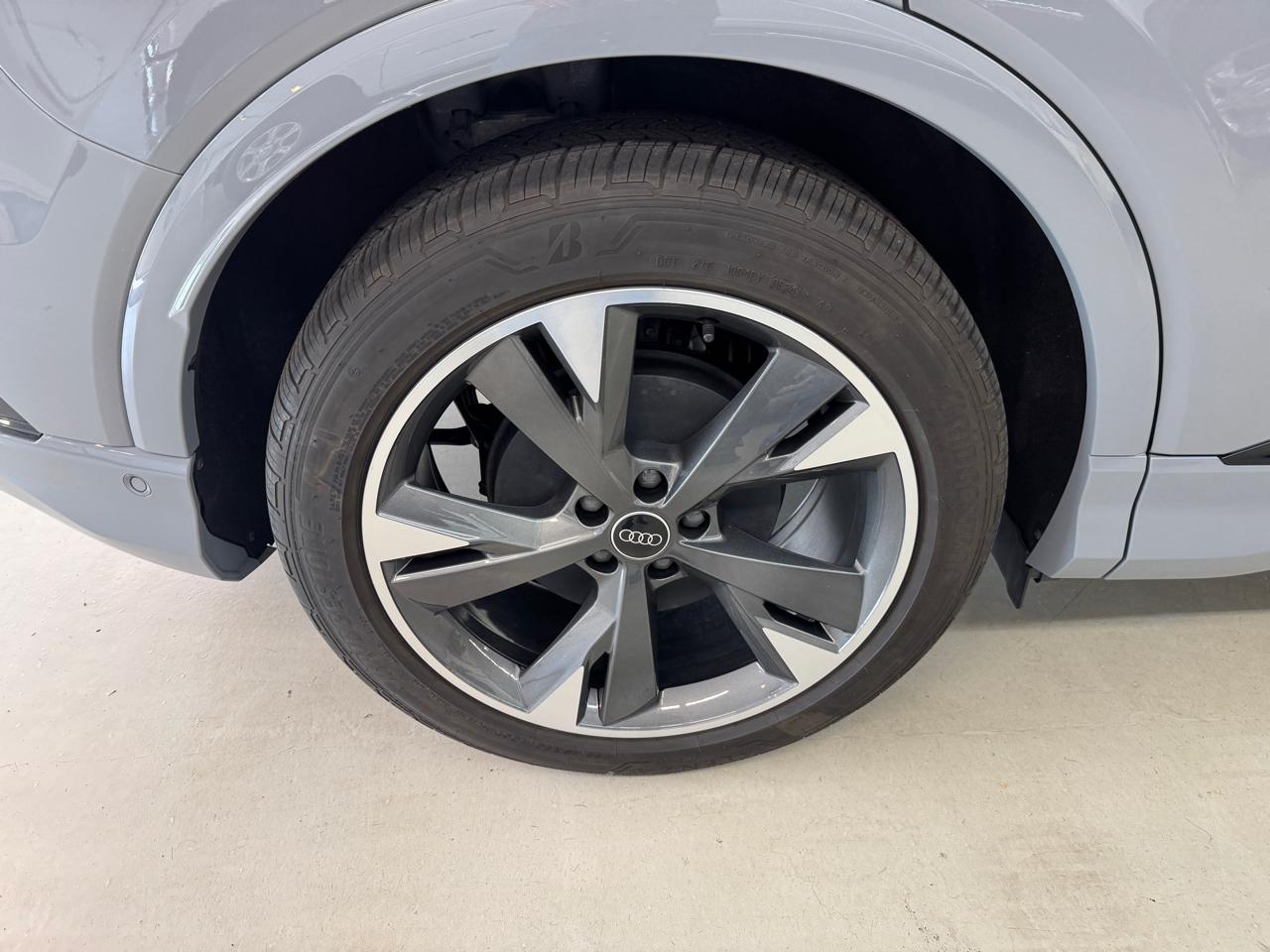 Audi Q4 e-tron  2024