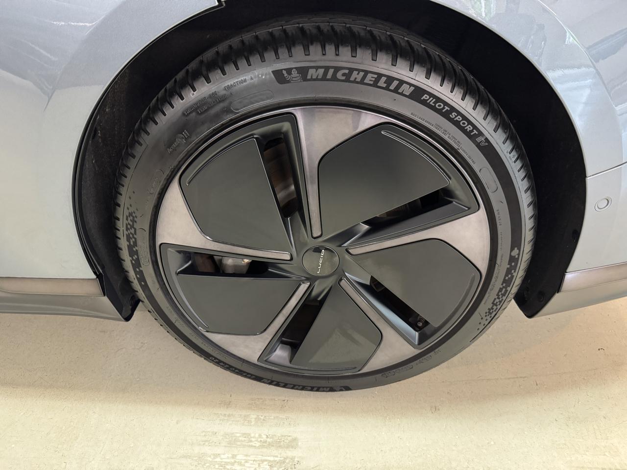 Lucid Air Touring 2024
