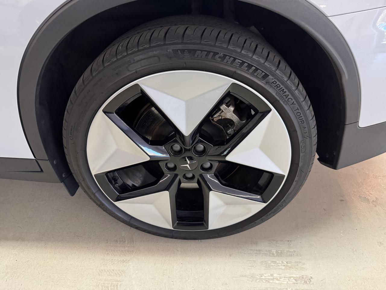 Polestar 2  2024
