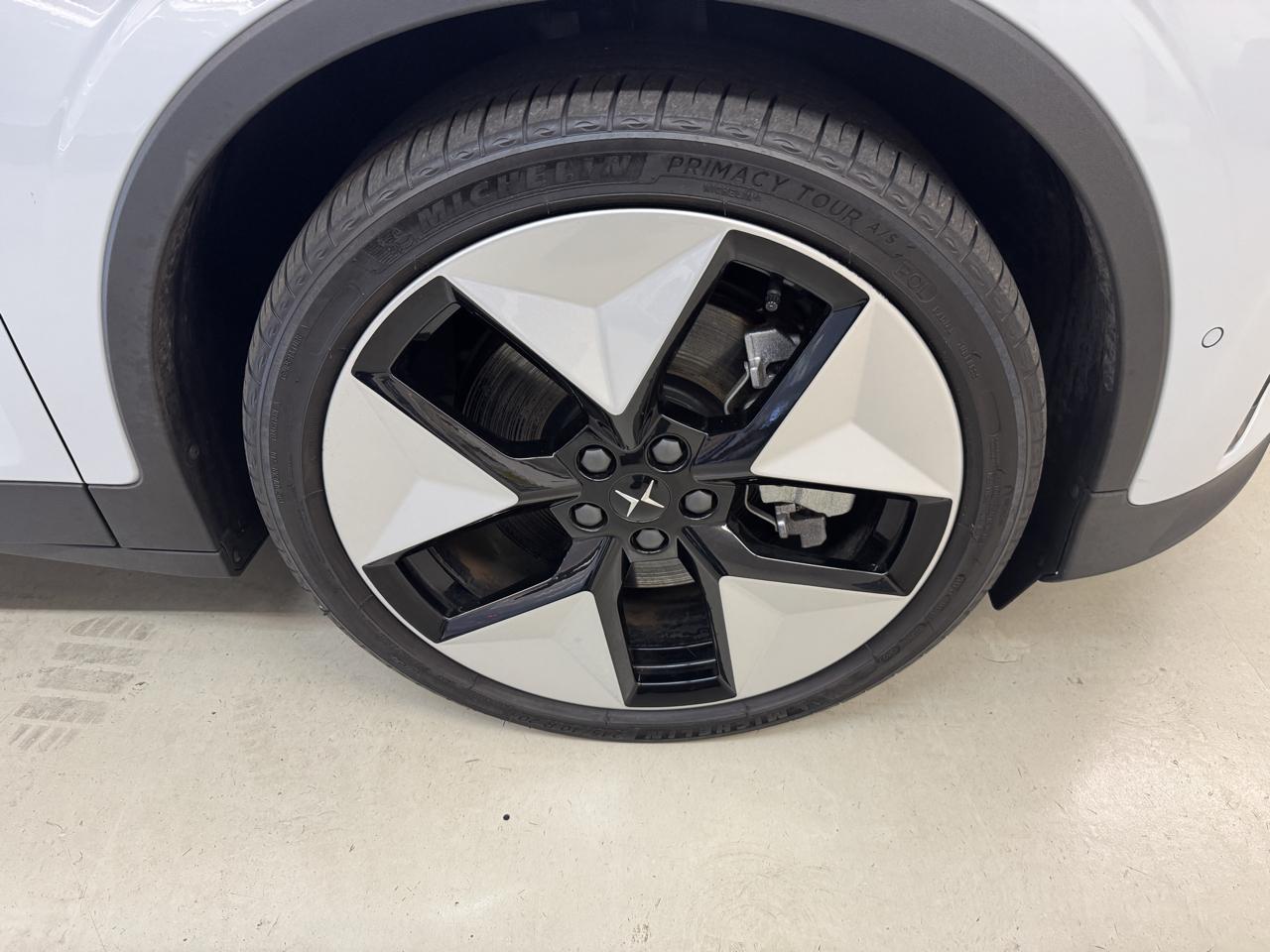 Polestar 2  2024