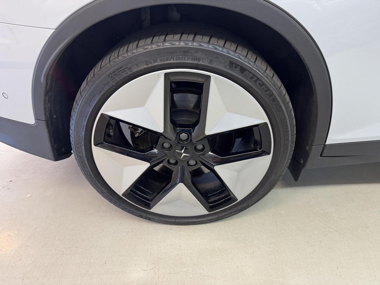 Polestar 2  2024