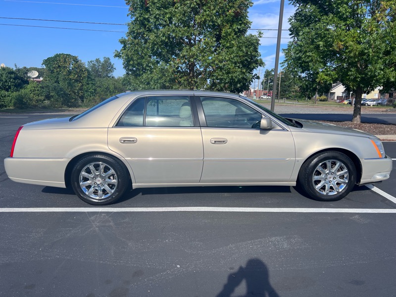 2008 Cadillac DTS Luxury II photo 2