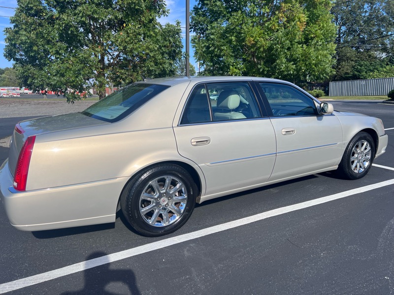 2008 Cadillac DTS Luxury II photo 3