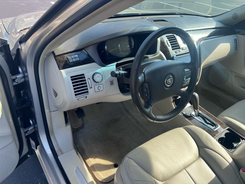 2008 Cadillac DTS Luxury II photo 11