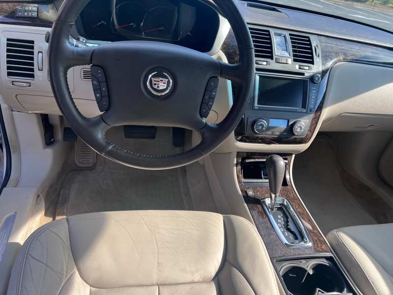 2008 Cadillac DTS Luxury II photo 12