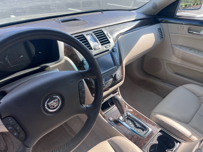 2008 Cadillac DTS Luxury II photo 13