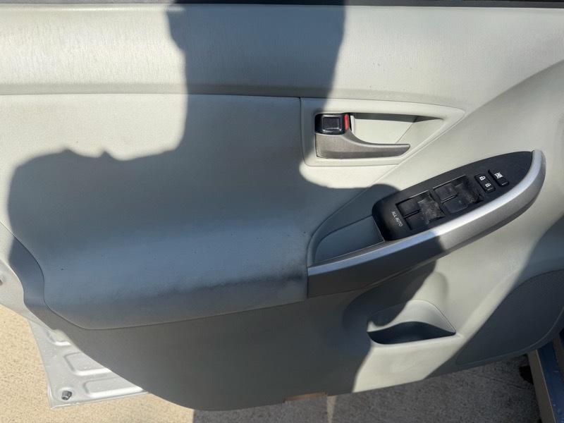 Toyota Prius Prius V 2012