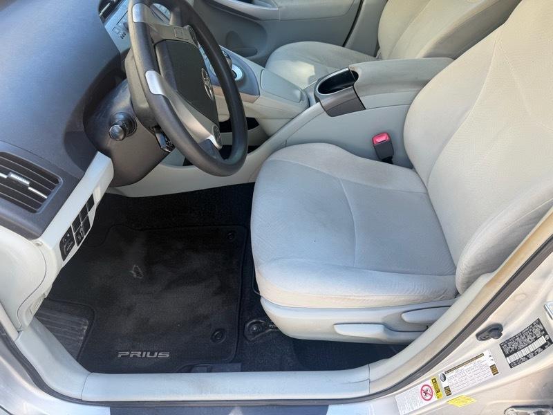 Toyota Prius Prius V 2012