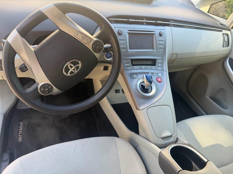 Toyota Prius Prius V 2012