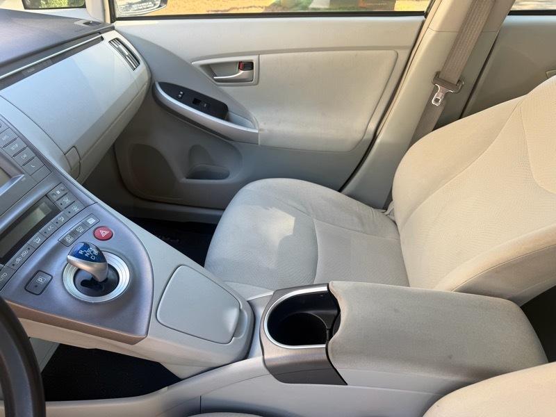 Toyota Prius Prius V 2012