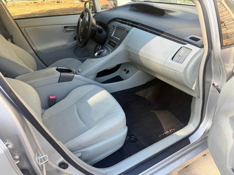 Toyota Prius Prius V 2012