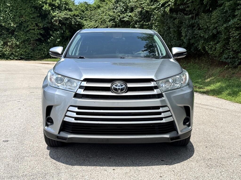 2019 Toyota Highlander LE photo 3