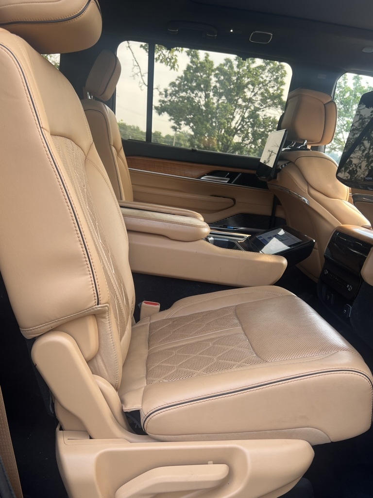 Jeep Grand Wagoneer  2022